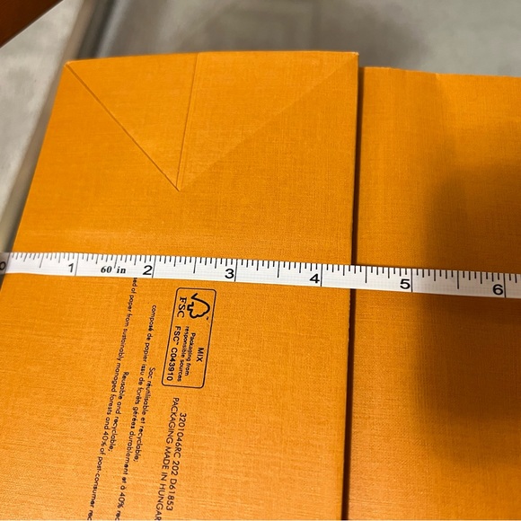 Small Louis Vuitton Magnetic Gift Box Set - Picture 16 of 16